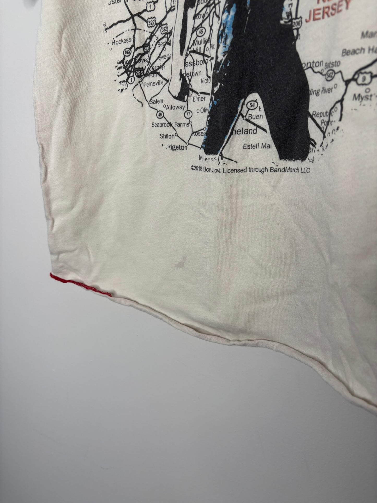 White and blue raglan t-shirt featuring a Bon Jovi graphic and concert tour map print.