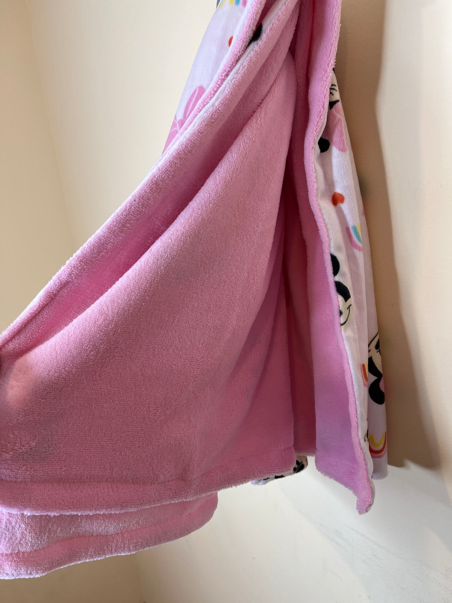Disney Plush Minnie Mouse Blanket