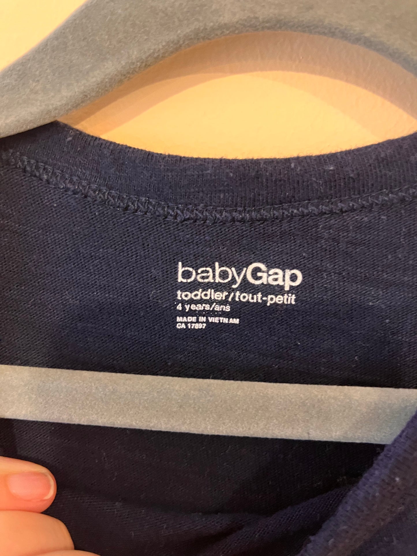 Gap Pocket Star T-Shirt (4T & 5T)