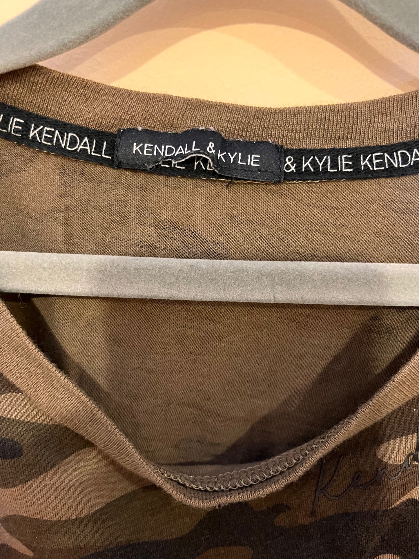 Kendall & Kylie Oversized Cropped Camo T-Shirt (12-14)