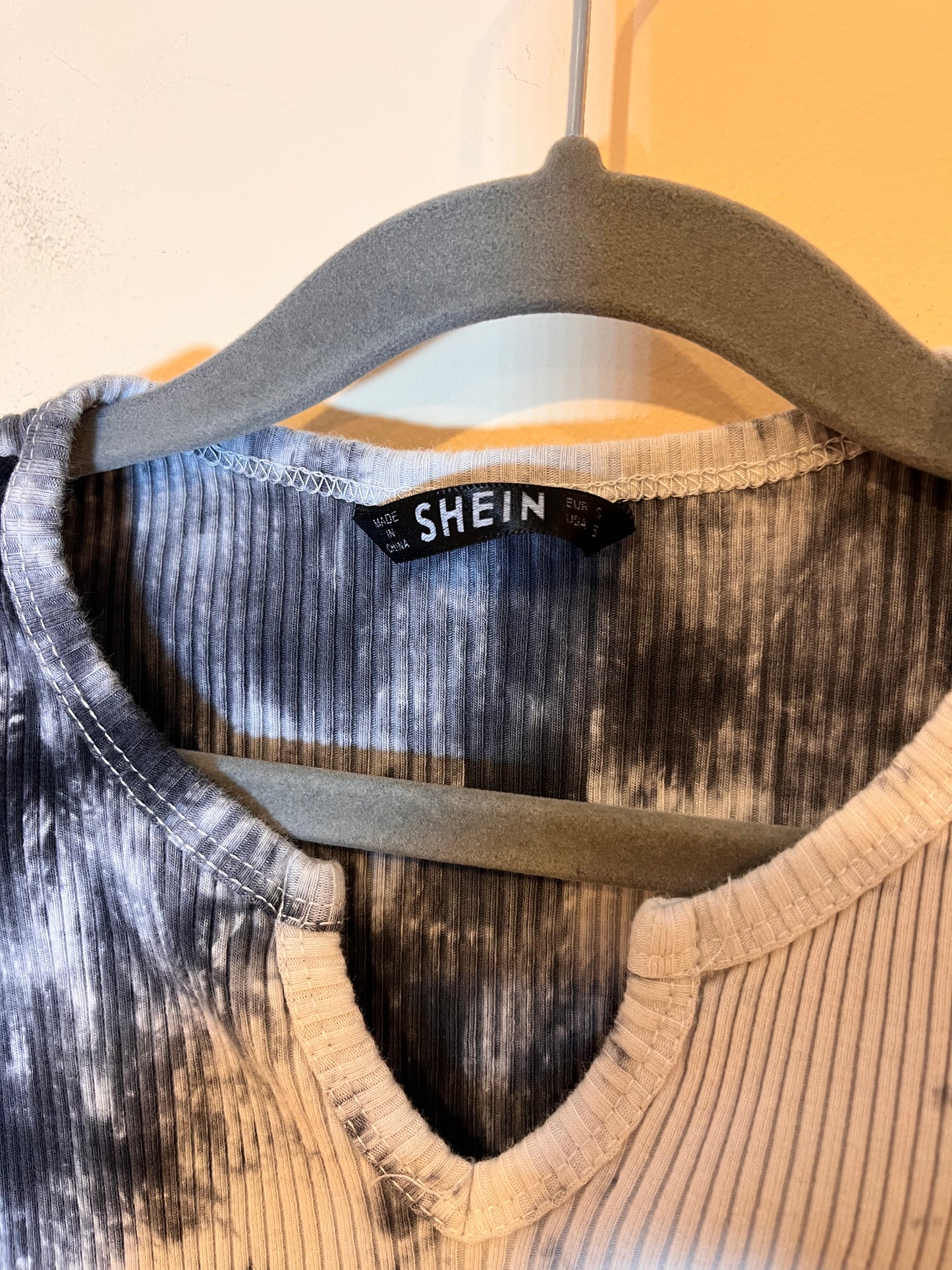 SHEIN Ribbed Tie-Dye Fitted Crop Top (8)