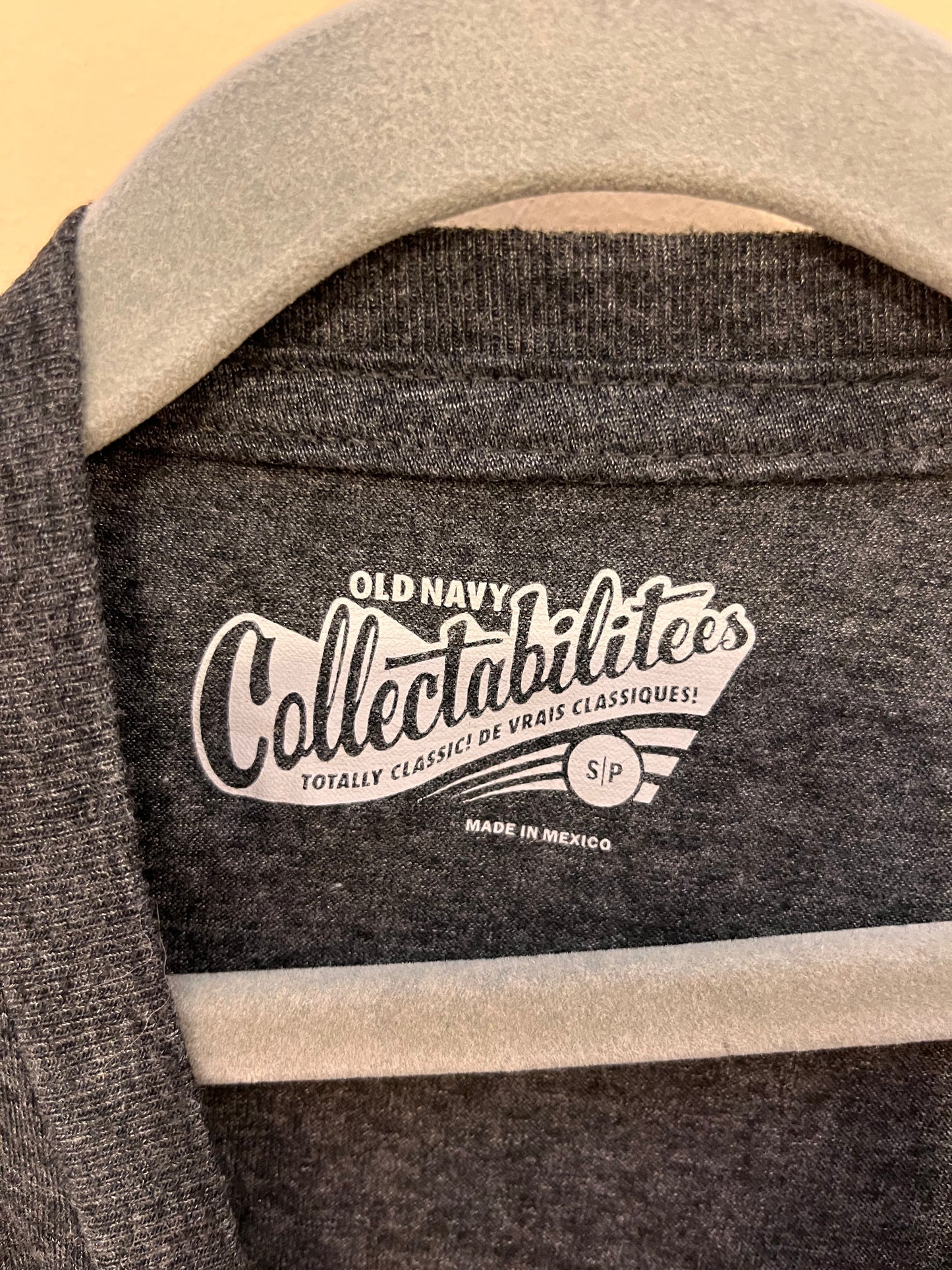 Old Navy Collectabilitees Star Wars T-Shirt (7)