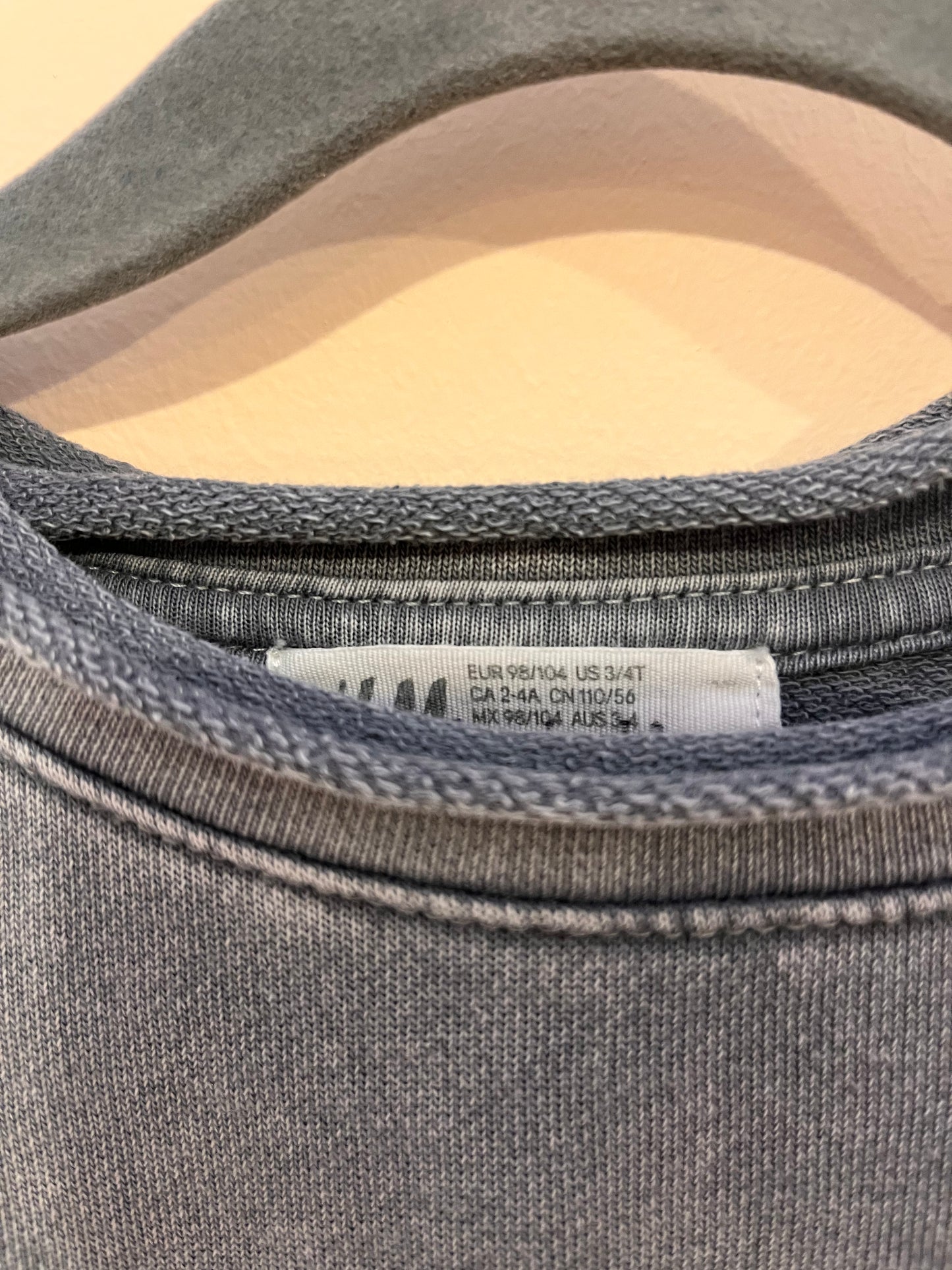 H&M "Custom Motors" Sweater (4T)