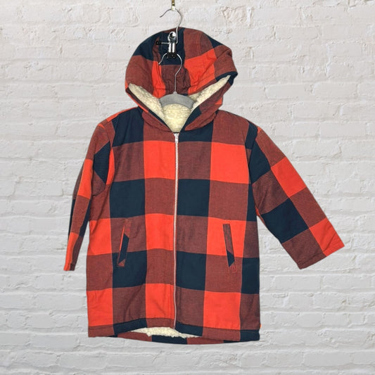 Plaid coat in red and black with a hood and zip closure, featuring side pockets and a warm lining.