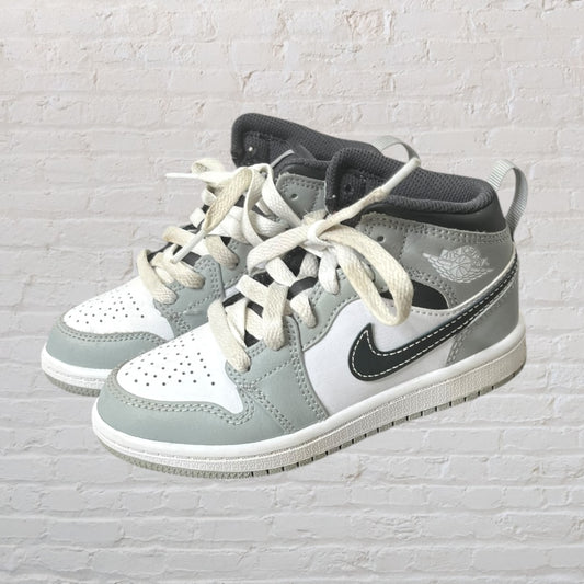 Air Jordan 1 Mid High-Tops (Footwear 11)