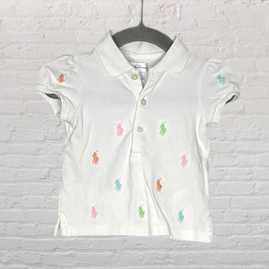 White short-sleeve polo shirt with multicoloured embroidered pony motifs, made by Ralph Lauren.