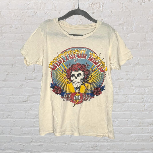 Cream-colored Grateful Dead T-shirt featuring a colorful skull and roses graphic with the band’s name in bold letters.