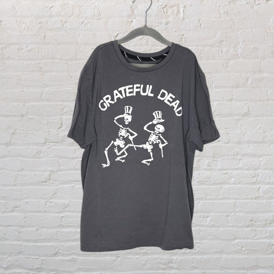 Black Grateful Dead T-shirt featuring white skeleton graphic design with top hats.