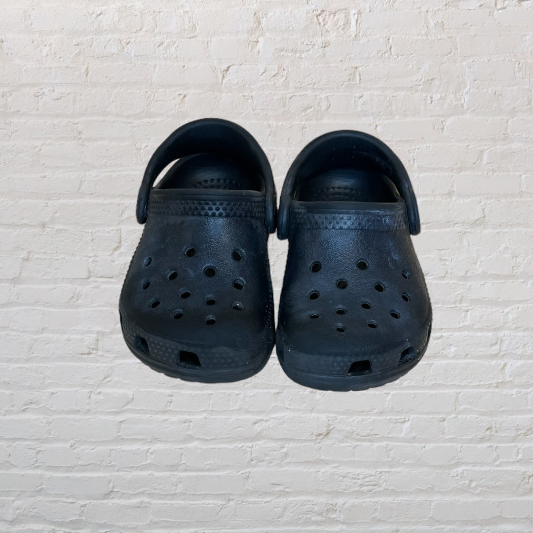 Crocs Classic Slip-Ons (5)
